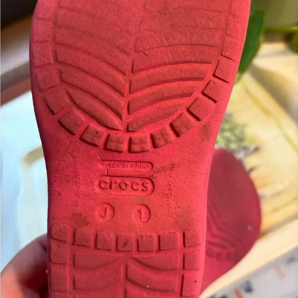 Pink crocs J1